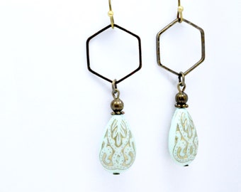 Boucles d'oreilles en forme de larme en dentelle vert clair : boucles d'oreilles pendantes hexagonales, laiton antique, bijoux de style vintage