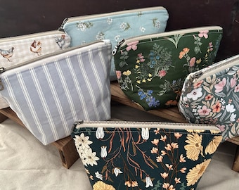 Neceser con cremallera de pie hecho a mano: Neceser de viaje con estampado floral