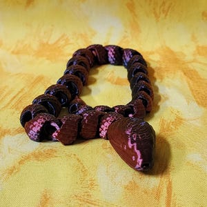 Articulated Snake Toy – Fidget Snake – Chain Link Reptile Figurine – 3D Printed Snake – Desk Toy – Gift for Kids or Adults