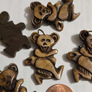 Bear design carved recycled cattlel bone Pendant Jewelry making charms supplies bad charms decor - PB047A