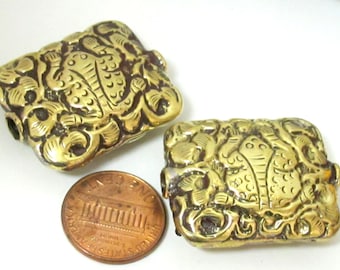 2 CUENTAS - Cuenta grande de 32 x 26 mm con diseño de rana repujada de latón tibetano - BD609