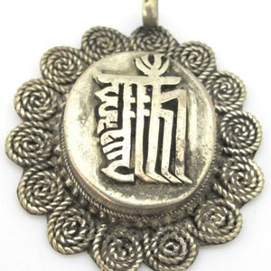 1 Pendant - Tibetan silver kalachakra mantra spiral filigree pendant from Nepal - CP108