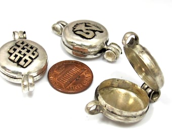 1 Pendant - Tibetan silver Ghau prayer box Om with endless knot small size pendant -- PM459