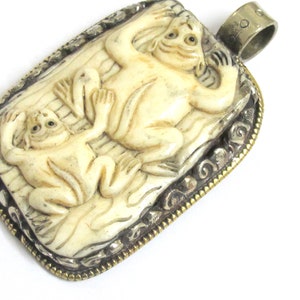 1 Pendant - Large Ethnic Tibetan carved recycled cattle bone frog design pendant with flower carving  on reverse side - PB001D