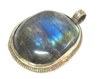 1 Pendant - Large size  Tibetan Nepal flashy Labradorite gemstone pendant with flower carving on other side - PM599KB