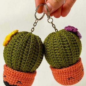 Crochet-Cactus-Keychain-Amigurumi-Pattern