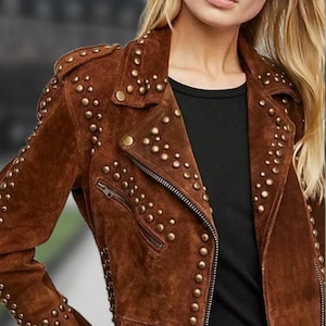 Women&#39;s 70s Brown Suede Fringe & Studded Western Jacket – Vintage Cowgirl Native Style | Boho-Inspired Retro Leather Outfits