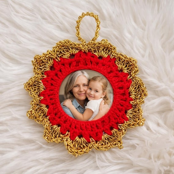 Personalized Crochet Photo Frame Set of 4 – Handmade Family Keepsake – Custom Gift for Mom, Grandma, Family