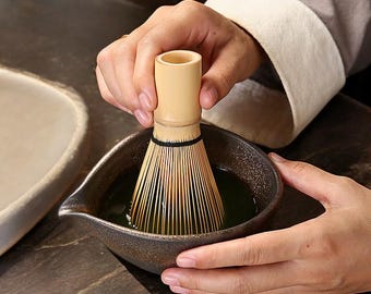 Black Matcha Tea Set Ceramic Spouted Bowl Bamboo Whisk and Holder Japanese Tea Ceremony Kit Handmade Chawan Matcha Lover Gift Pouring Bowl