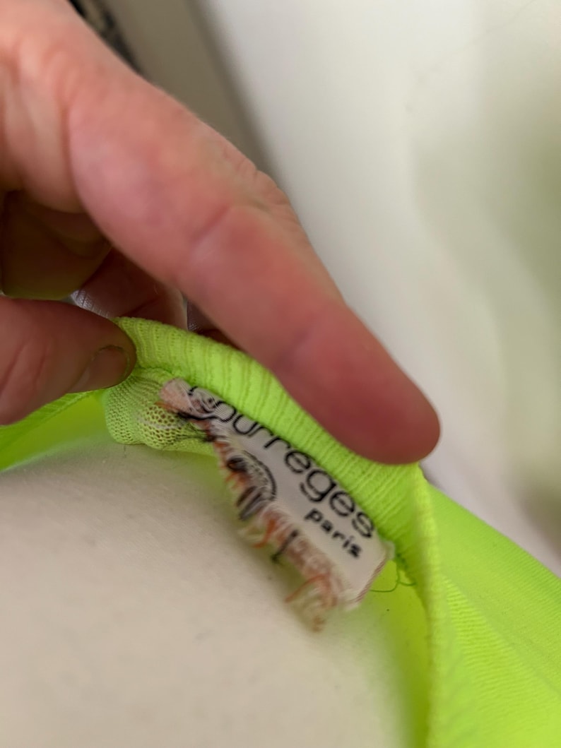 tag is cut partially.
