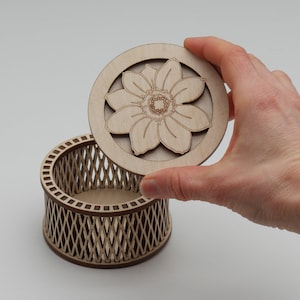 Scatola rotonda in legno personalizzata tagliata al laser, piccolo portagioie a forma di girasole con coperchio, scrigno decorativo a scacchi, regalo floreale per lei