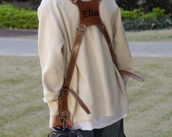 Gepersonaliseerde leren dubbele camerariem in vintage stijl, speciaal voor fotografen.