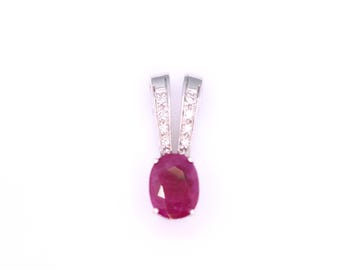 Natural ruby pendant in 18k gold with small diamonds | Vintage white gold