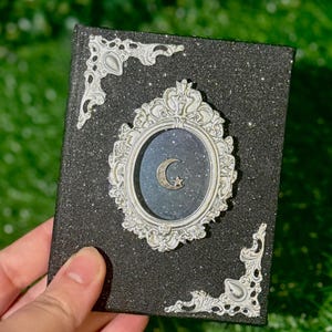 Cuaderno de bolsillo de tapa dura hecho a mano Moon Journal (rayado) “Luna Plateada” mini