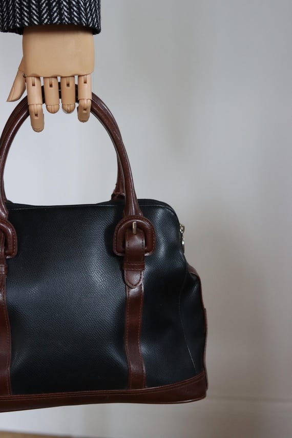 Liz CLAIBORNE Grained Black and Brown Leather Bag