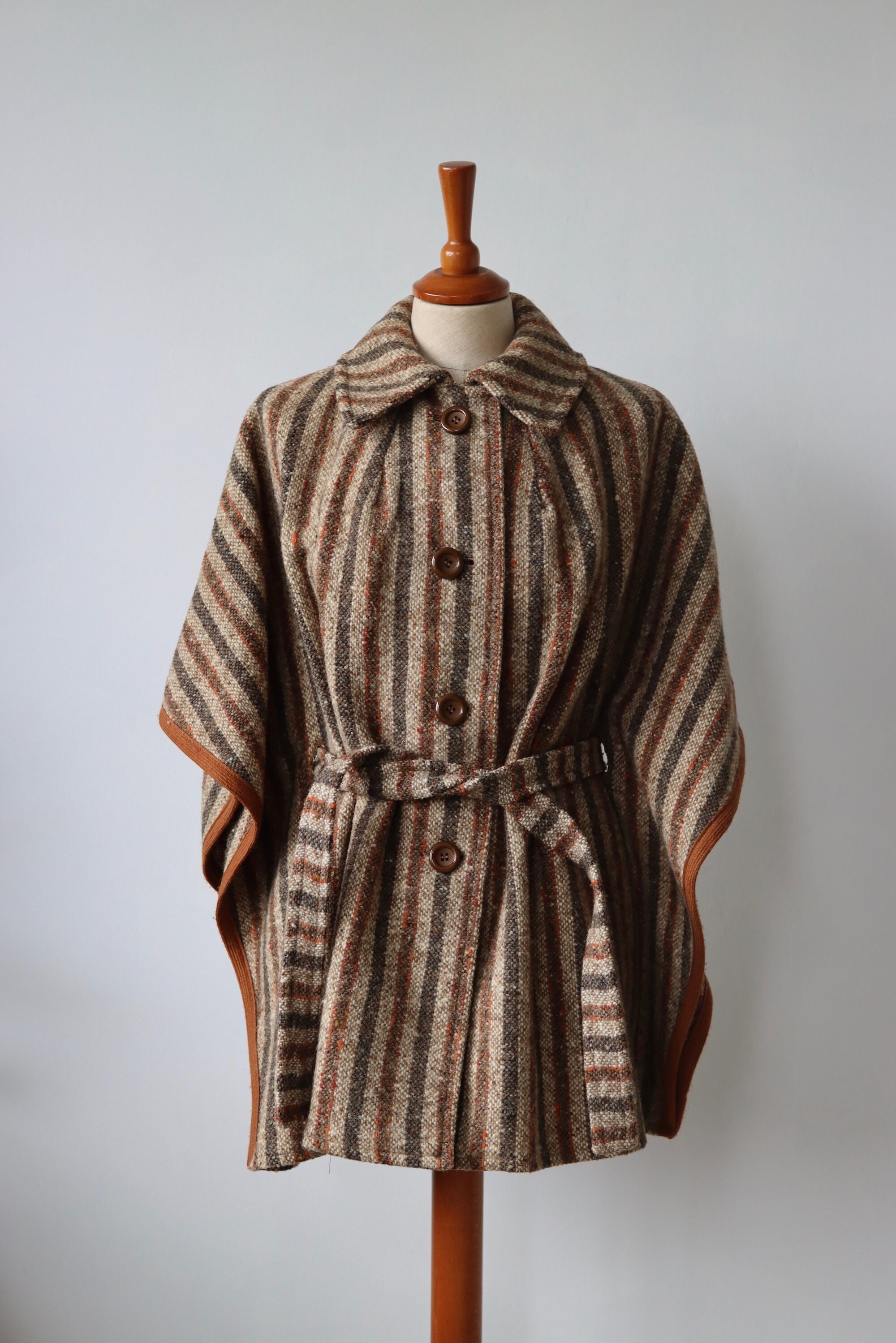 ENGLISH LADY 1970s Belted Cape Coat
