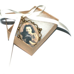 LARGE Bridal Bouquet Charm - Memorial Photo Charm - Wedding Bouquet Photo - Bouquet PhotoCharm - PhotoCharm Keepsake - Vintage Bouquet Charm