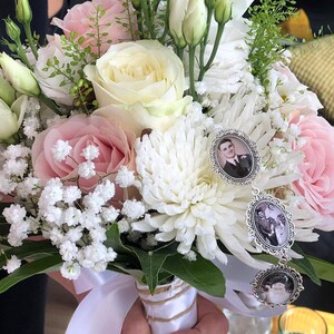 Bouquet Photo Charm , boda Bouquet Photo Charm, Memorial Photo Charm, Photo Frame Charm, Triple Photo Charm, Bouquet Photo Jewelry