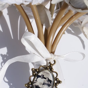 Photo Bouquet Charm, Antique Bronze Memorial Photo Charm,Wedding Bouquet Photo,Wedding Bouquet Charm, Photo Charm Keepsake, Memory Charm