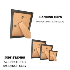 Op de afbeelding: Zwarte fotolijsten met MDF-standaards, verkrijgbaar in maten van 12,7 cm x 12,7 cm tot 30,5 cm x 25,4 cm. De lijsten hebben ophangclips voor portret- en landschapsori&euml;ntatie. De afbeelding toont drie lijsten van verschillende formaten.
