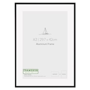 Könnte beinhalten: Schwarzer A3-Aluminiumrahmen mit weißem Passepartout. Der Rahmen zeigt eine Segelboot-Illustration und den Text "A3 | 29,7 x 42cm Aluminium Frame". Er zeigt auch "FRAME HUB" und "Safety Glazing".