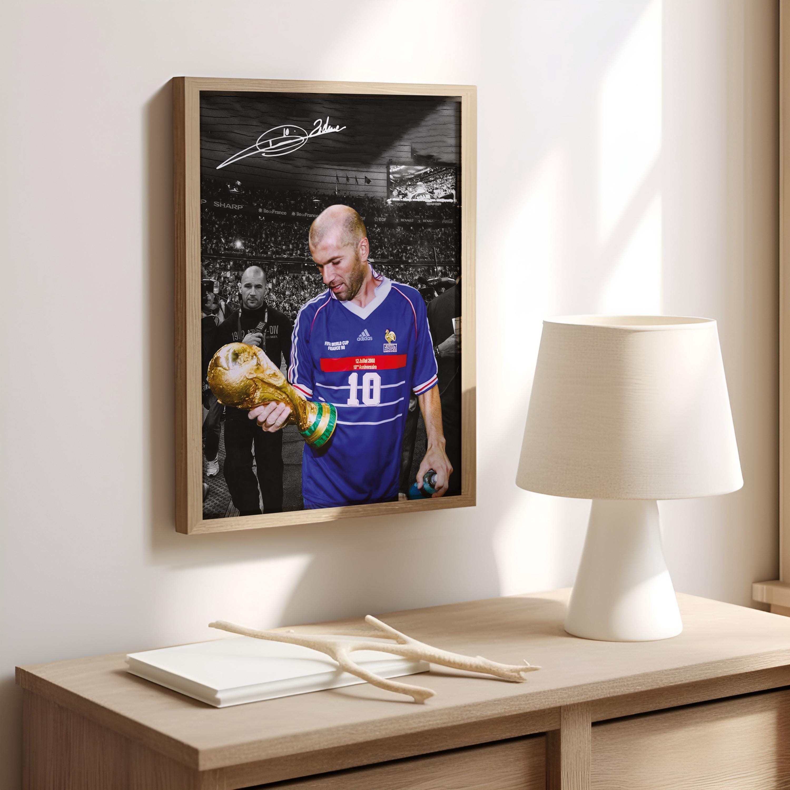 ジネディーヌ・ジダン直筆サイン入りサッカーポスター（デジタル