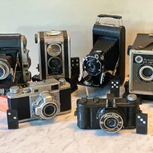 Antique Cameras for display - 1930s to 1950s - Super cool decor - Retro Box, Folding, TLR cameras. Kodak, Ricoh, Ansco, Zenobia