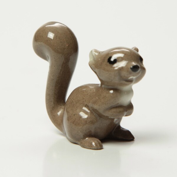 Miniature Squirrel with Tail Out Figurine by Hagen Renaker HTF