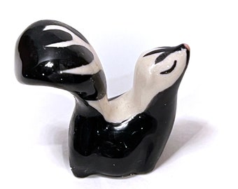 Mama Skunk Figurine by Hagen Renaker USA - Terriarium Decor!