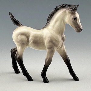 Thoroughbred Horse Model foal &#39;Raindrop&#39; Hagen Renaker Specialty Line 1998-2000 - Beautiful, detailed horse figurine Black and White