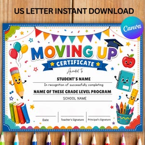 Może przedstawiać: Kolorowy szablon certyfikatu Moving Up z czapką absolwenta, uśmiechniętym ołówkiem, notatnikiem i przyborami szkolnymi. Tekst zawiera Moving Up Certificate, Awarded To, Student's Name, Name of These Grade Level Program, School Name, Date, Teacher's Signature oraz Principal's Signature.