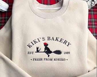 Sweat-shirt brodé KiKi's Bakery, chemise Jiji, service de livraison de Kiki, sweat à capuche Studio Ghibli, inspiré de Ghibli, chemise Anime Lover
