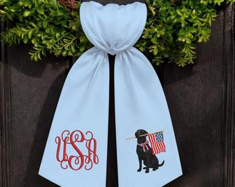 Broderad personlig monogramkransbåge, patriotisk svart labrador 4 juli-båge för dörr, USA-kransbåge, amerikansk flagga, Memorial Day