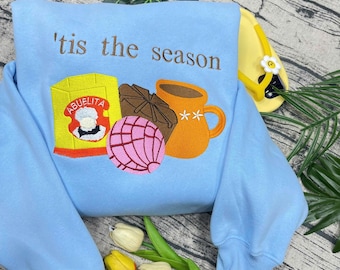 Sudadera navideña bordada con cuello redondo "Tis the Season", "Abuelita" y chocolate caliente, acogedora camisa navideña mexicana, regalo de invierno.
