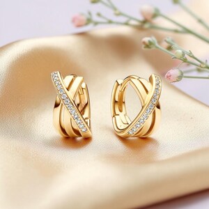 クロスオーバーフープピアス、ゴールドジュエリー、女性用ツイストフープピアス、ステートメントフープピアス、普段使いのフープピアス、彼女へのジュエリーギフト