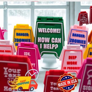 Custom Mini Desk Sign – Personalized Tabletop Decor |  3D Printed | Desk Office | Custom Name Sign | Floor Sign | Customizable colors & Text