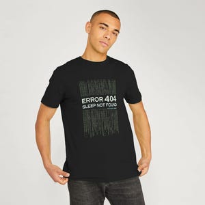 Fehler 404: Schlaf nicht gefunden - Unisex aus schwerer Baumwolle T-Shirt, lustiges Grafik-Shirt, Geschenk für Technik-Liebhaber