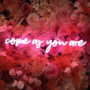 Placa de neon com citação personalizada, brilho branco quente para decoração e estética de ambientes, placa de neon em acrílico LED, arte de parede para quarto com vibrações positivas, presente neon