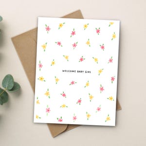 Bienvenue petite fille, carte de baby shower, carte aquarelle faite main, cadeau de fête de couche-culotte, carte pour les nouveaux parents, maman et papa qui attendent, blanc à l'intérieur
