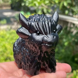 3&quot; Natural Obsidian quartz crystal , hand-carved Highland Cow, home decor, gemstone, Holiday gift,birthday gift,Reiki healing crystal