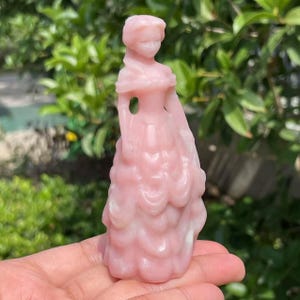 手彫りの4インチピンクオパールガールフィギュア、クリスタル装飾