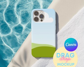 Può includere: Una custodia per telefono bianca con un design cielo blu e erba verde. La custodia ha una forma di nuvola e il testo "DRAG drop MOCKUP" è su un cerchio giallo.