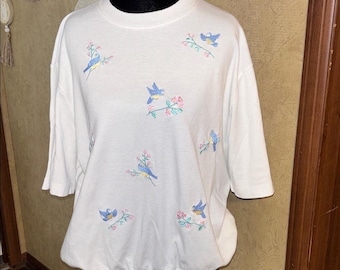 Vintage Large White Embroidered Bird Short Sleeve Top banded bottom beautiful