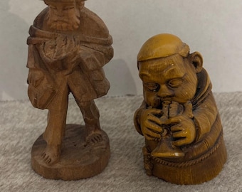 Vintage träsnidad luffarefigur - resinmunk brun trumpet