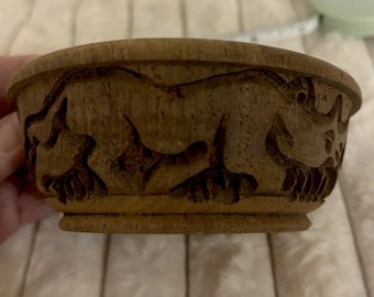 Vintage Hand Carved Wood Bowl African Wildlife Safari 3D Rhino Elephant Giraffe