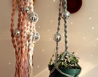 Suspension pour plante boule disco : jardinière bohème en macramé avec attrape-soleil