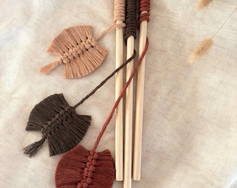 Handmade Feather Cat Wand Toy: Interactive Play, Wooden Handle