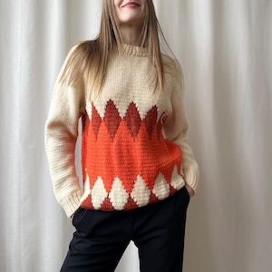 Suéter vintage de lana tejido a mano con estampado de rombos naranjas, cuello redondo de inspiración nórdica, talla S