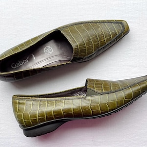 Vintage Y2K Gabor Leather Loafers in Olive Green, Croc Embossed Pointed Square Toe Slip-On Shoes , EU 40 / US 8.5