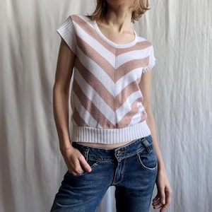 Vintage Knitted Cap Sleeve Top, White & Beige Chevron Pattern, Size XS/S